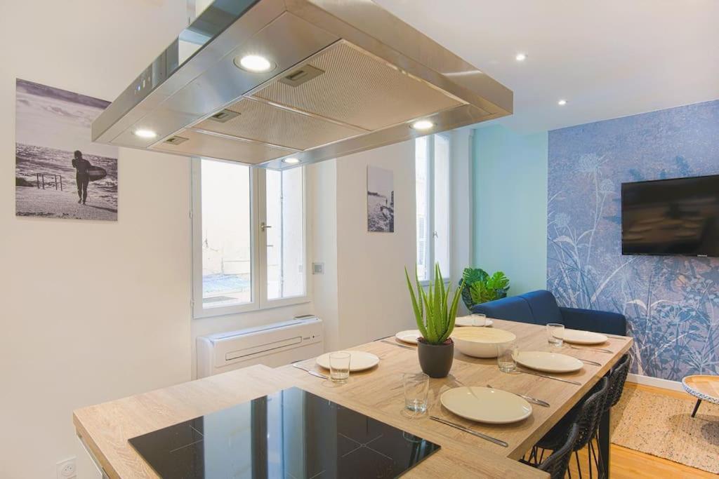 Spacious T2 Near The Halles And The Harbour Toulon Bagian luar foto