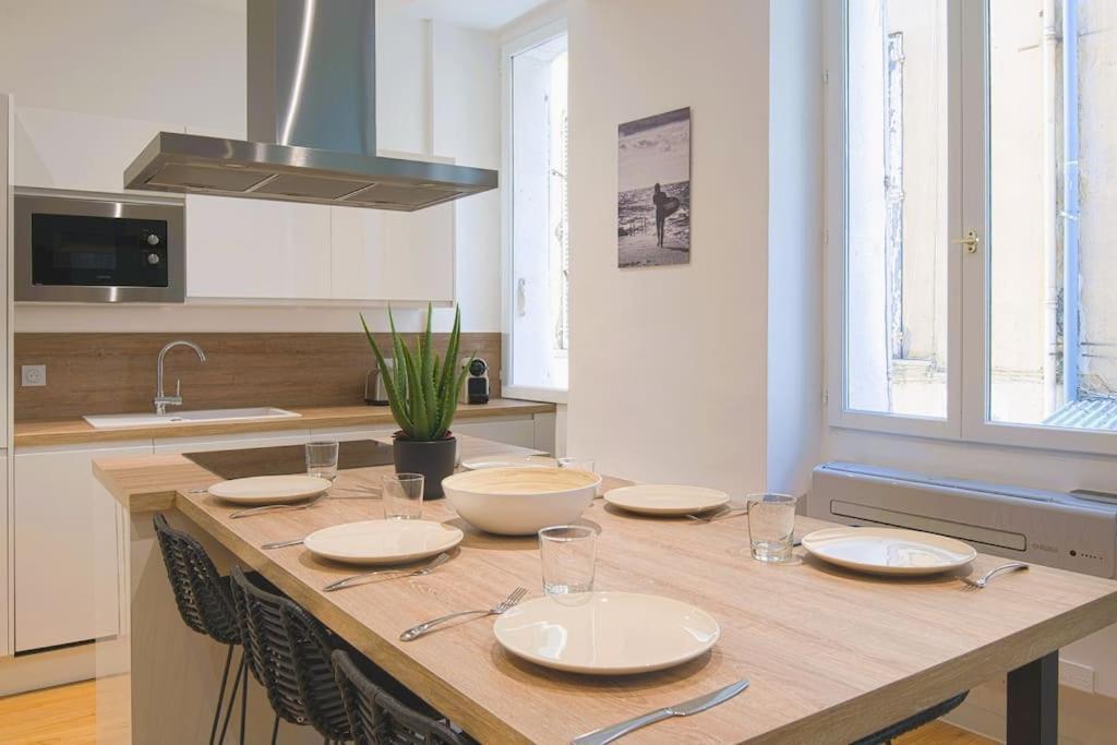 Spacious T2 Near The Halles And The Harbour Toulon Bagian luar foto